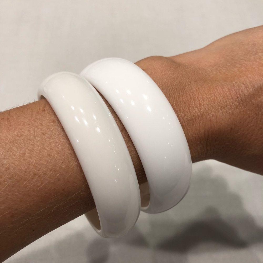 Set of 2 white vintage bangle bracelets